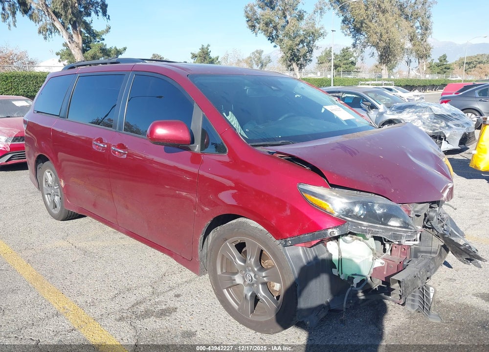 2018 TOYOTA SIENNA SE 8 PASSENGER VIN: 5TDXZ3DC5JS965087