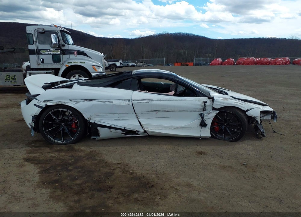2020 MCLAREN 720S LUXURY/PERFORMANCE VIN: SBM14FCA0LW004686