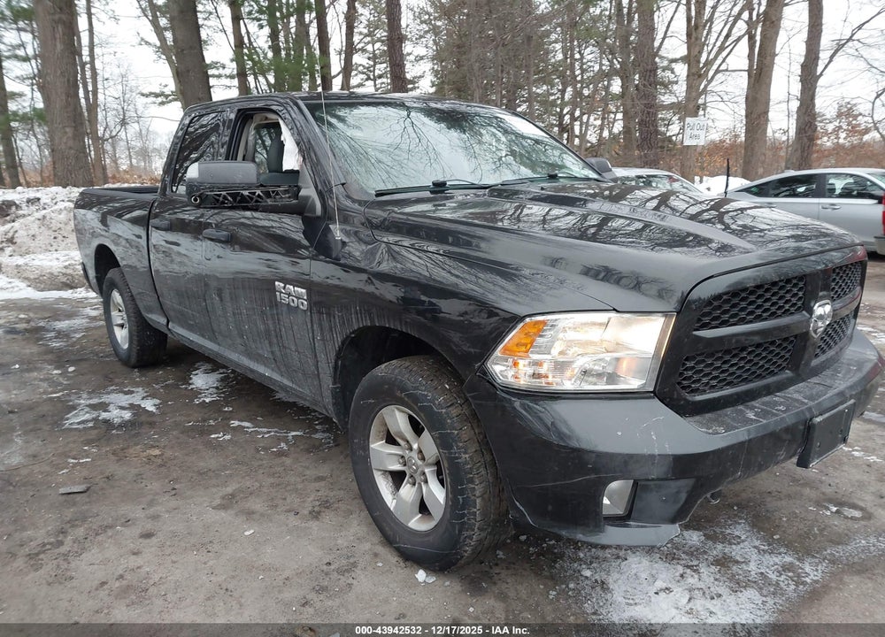 2017 RAM 1500 EXPRESS  4X4 6'4 BOX VIN: 1C6RR7FG3HS827900