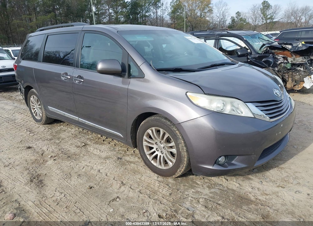 2015 TOYOTA SIENNA XLE 8 PASSENGER VIN: 5TDYK3DC8FS641034