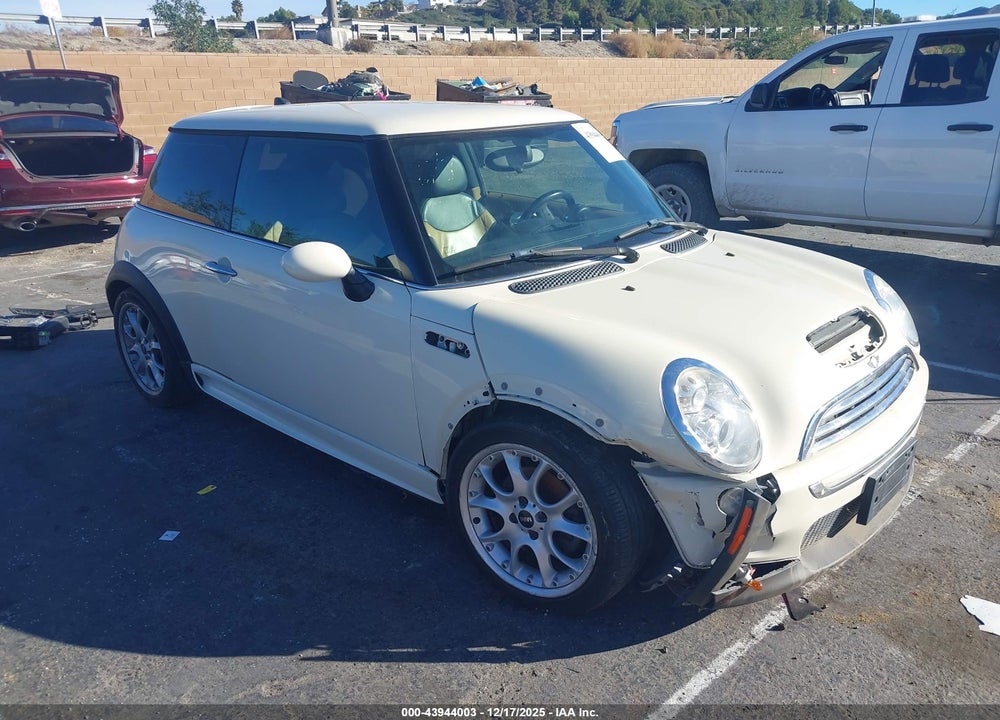 2006 MINI COOPER S VIN: WMWRE33546TL16703