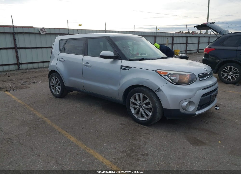 2017 KIA SOUL + VIN: KNDJP3A51H7475915