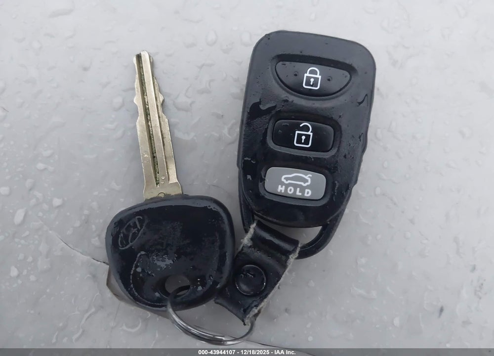 2013 HYUNDAI ELANTRA GLS VIN: KMHDH4AE9DU984917