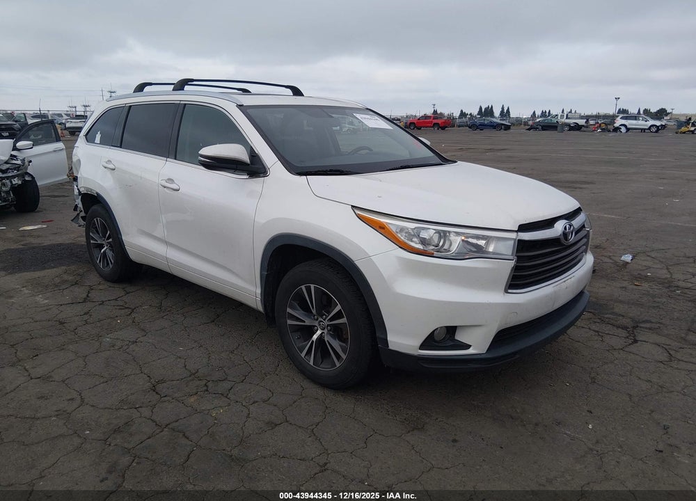 2016 TOYOTA HIGHLANDER XLE V6 VIN: 5TDJKRFHXGS307649