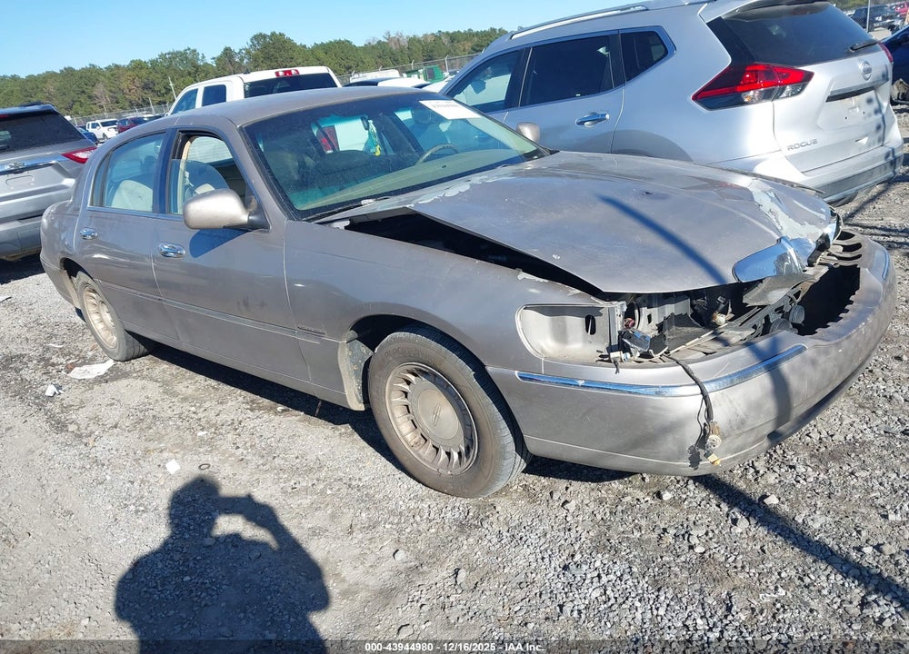 2000 LINCOLN TOWN CAR EXECUTIVE VIN: 1LNHM81W0YY843794