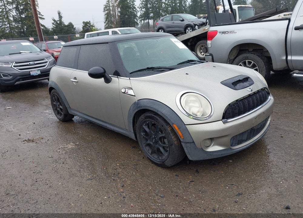 2009 MINI COOPER S VIN: WMWMF73519TW83805