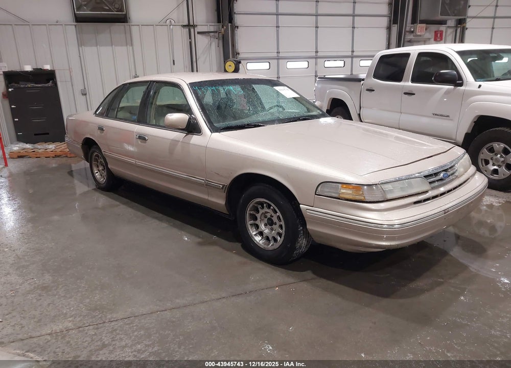 1997 FORD CROWN VICTORIA LX VIN: 2FALP74W1VX234632