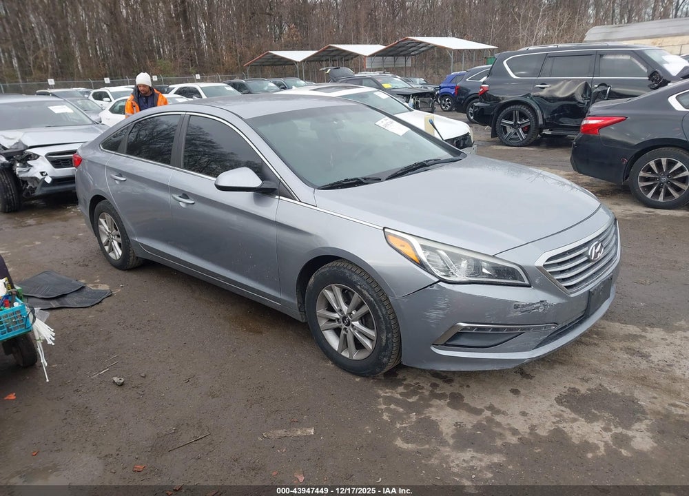 2015 HYUNDAI SONATA SE VIN: 5NPE24AF1FH172091