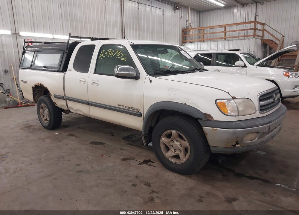 2000 TOYOTA TUNDRA SR5 V8 VIN: 5TBBT4411YS018244