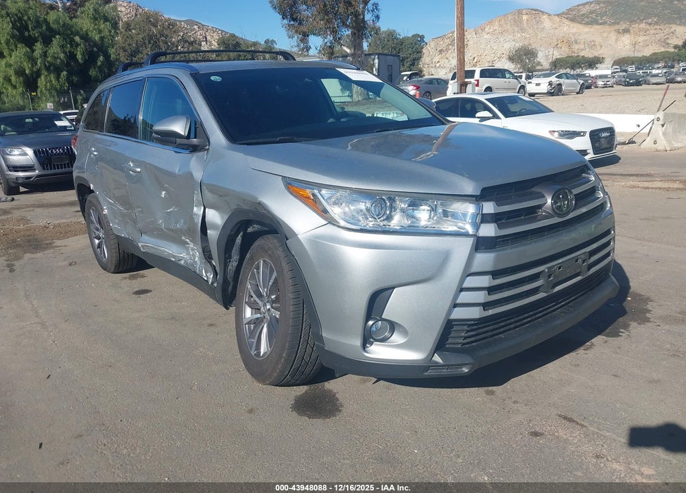 2019 TOYOTA HIGHLANDER XLE VIN: 5TDKZRFH8KS307948