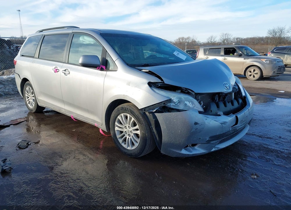 2015 TOYOTA SIENNA XLE 8 PASSENGER VIN: 5TDYK3DCXFS552825