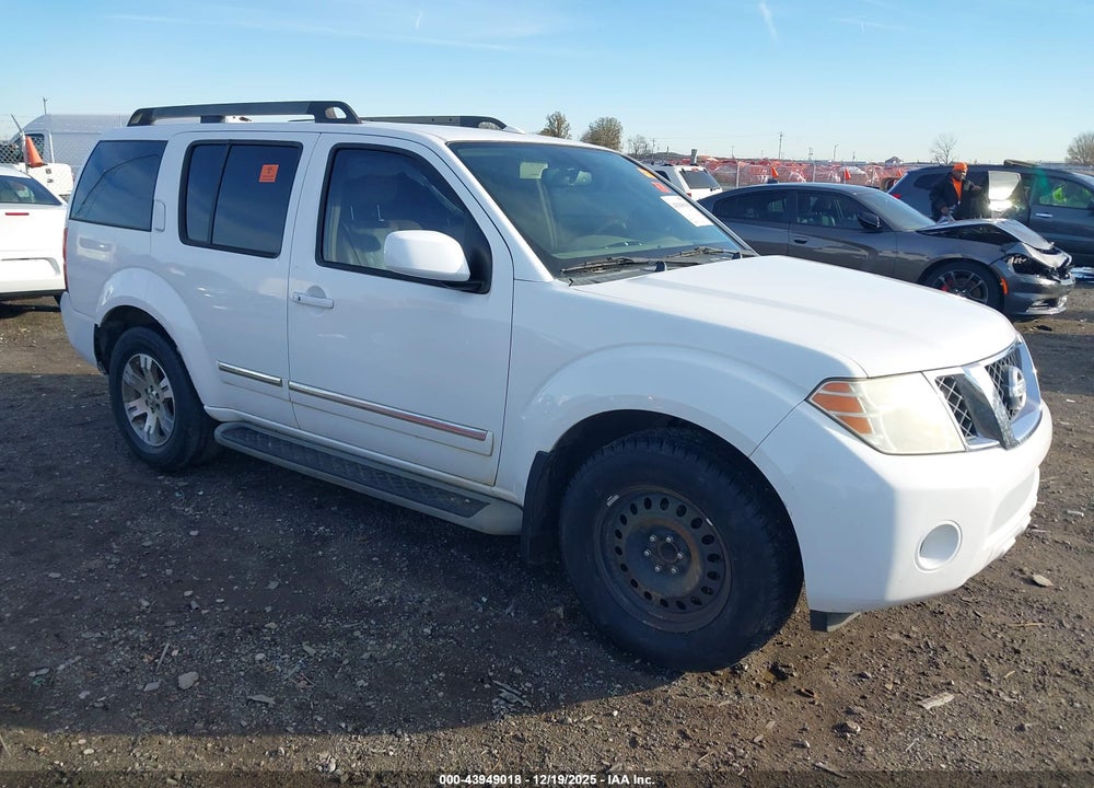 2011 NISSAN PATHFINDER SILVER VIN: 5N1AR1NN2BC608409