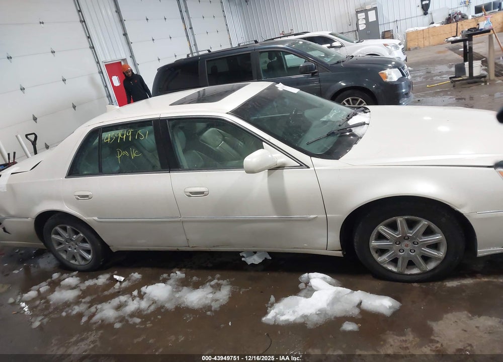 2011 CADILLAC DTS PREMIUM COLLECTION VIN: 1G6KH5E67BU104396
