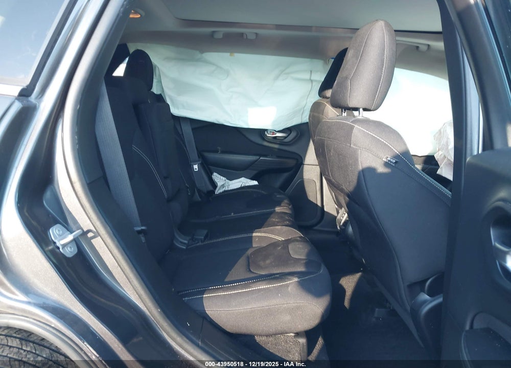 2015 JEEP CHEROKEE LATITUDE VIN: 1C4PJLCB8FW548196