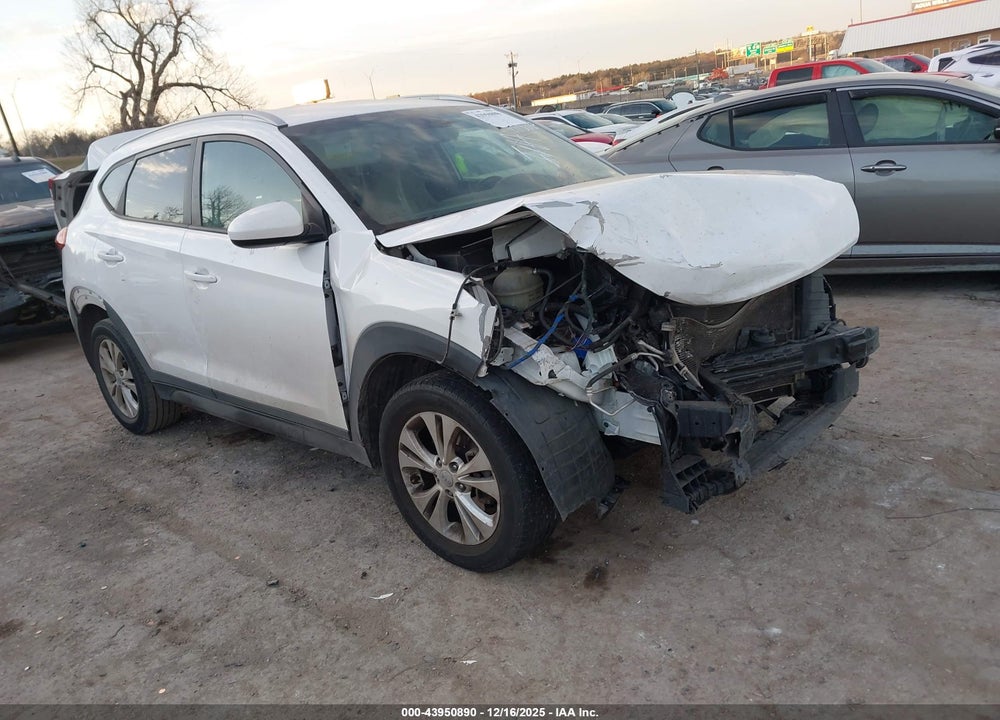 2016 HYUNDAI TUCSON SE VIN: KM8J33A4XGU110809