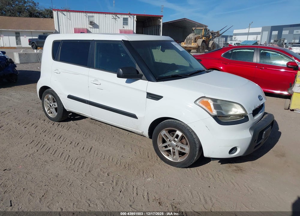 2011 KIA SOUL + VIN: KNDJT2A25B7300649