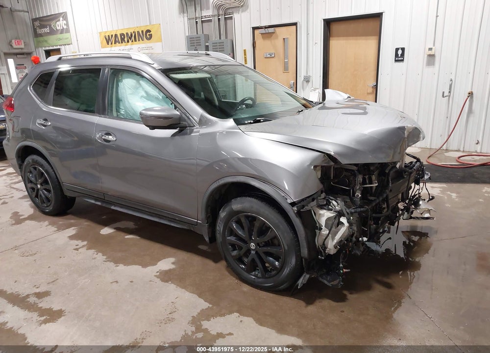 2017 NISSAN ROGUE SV VIN: KNMAT2MV8HP591002