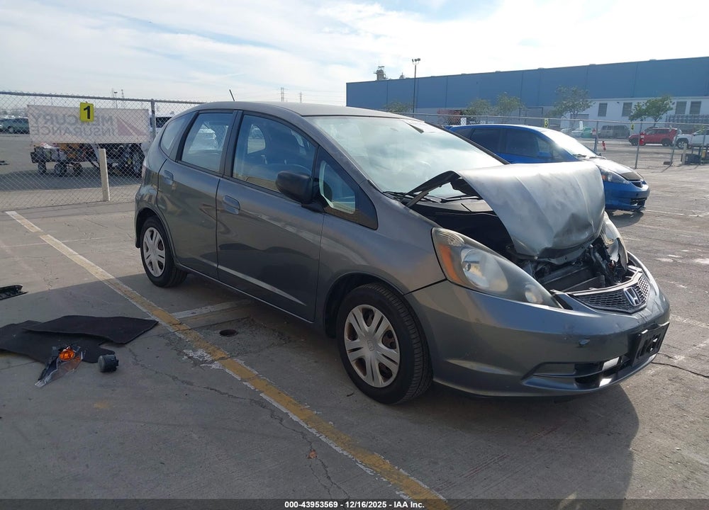 2011 HONDA FIT VIN: JHMGE8H38BS003196
