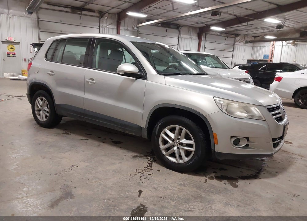 2011 VOLKSWAGEN TIGUAN S VIN: WVGAV7AX7BW530813
