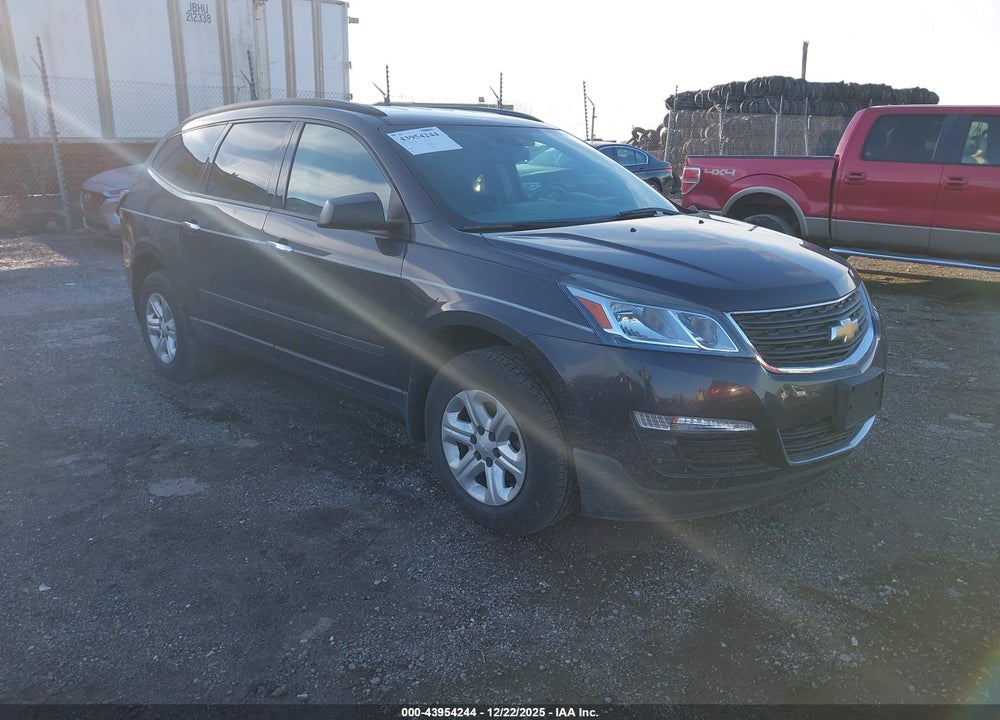 2015 CHEVROLET TRAVERSE LS VIN: 1GNKVFKD2FJ227083