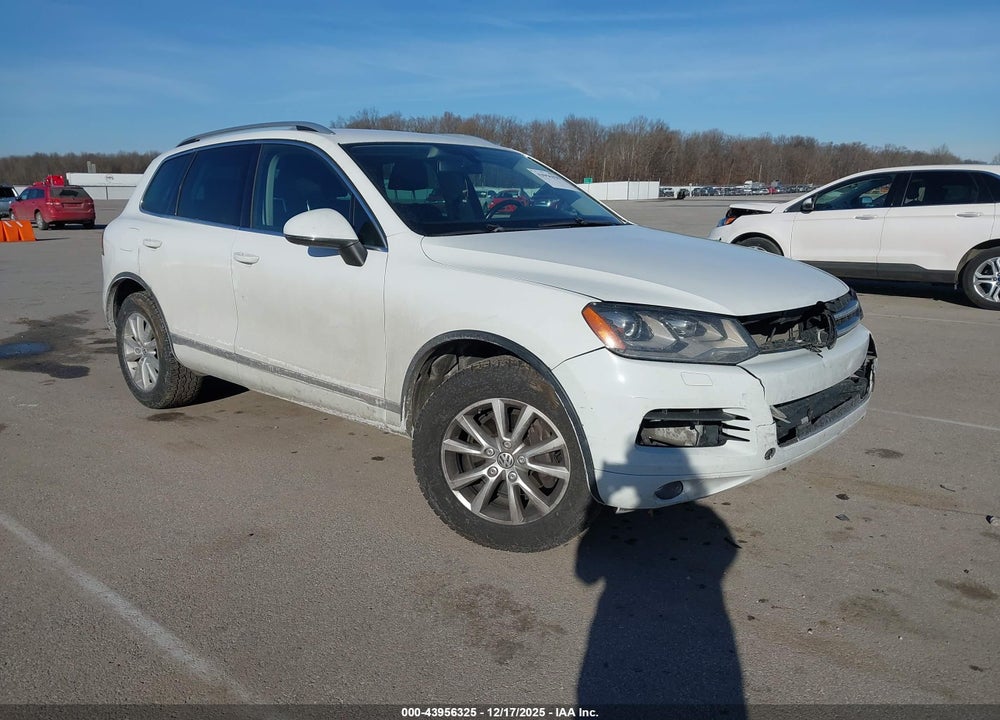 2014 VOLKSWAGEN TOUAREG 3.6L SPORT VIN: WVGEF9BP2ED005750