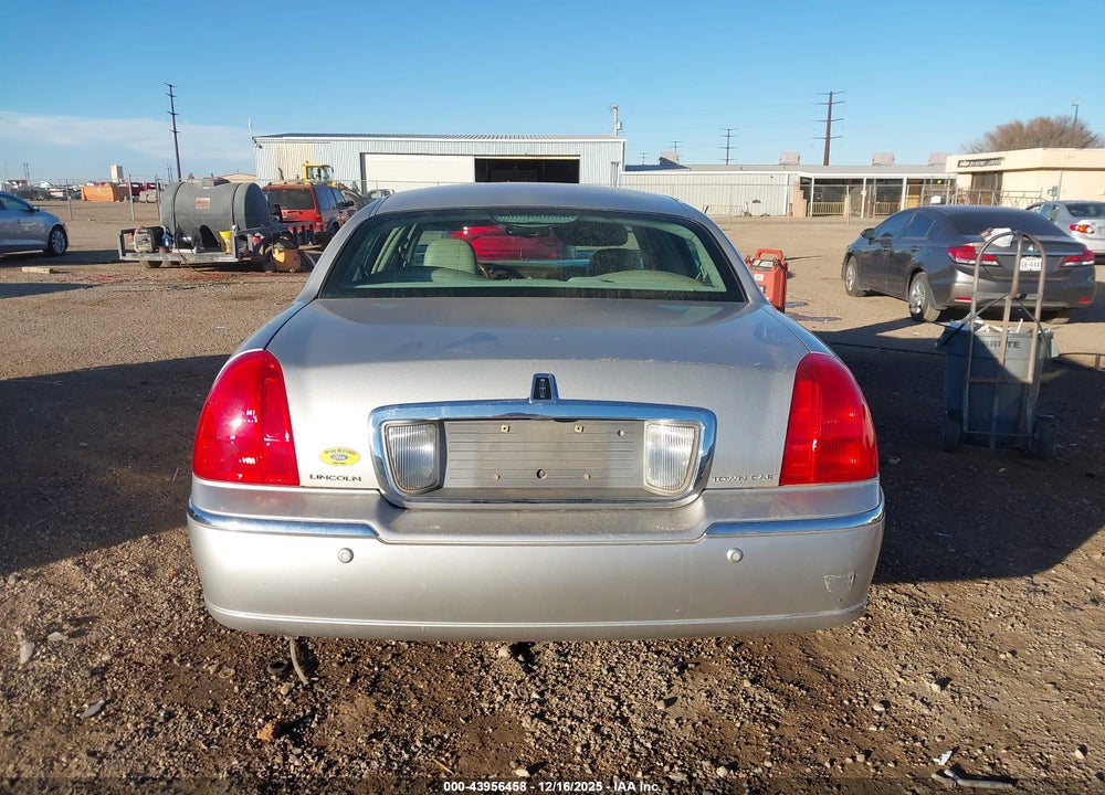 2003 LINCOLN TOWN CAR SIGNATURE VIN: 1LNHM82W03Y671774