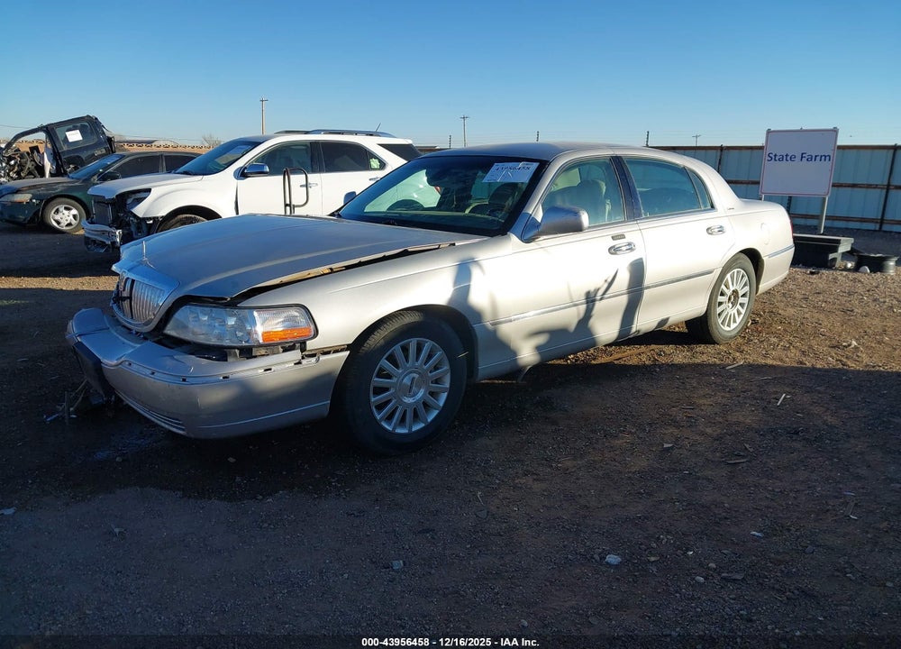 2003 LINCOLN TOWN CAR SIGNATURE VIN: 1LNHM82W03Y671774