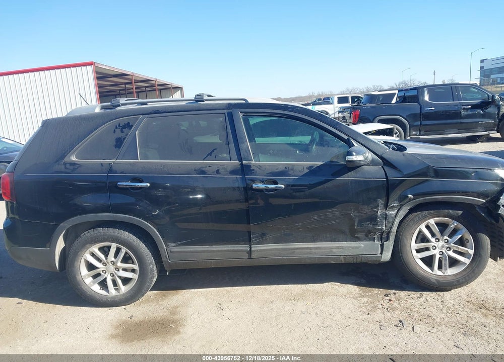 2015 KIA SORENTO LX VIN: 5XYKT4A6XFG630315
