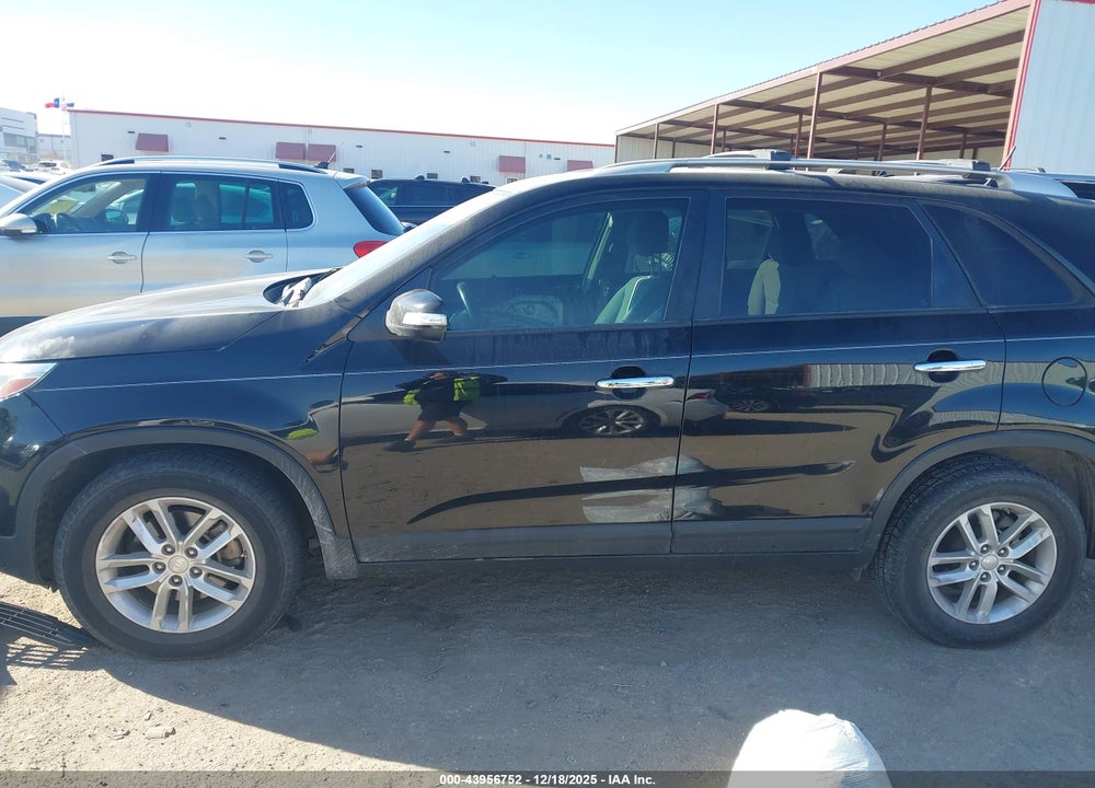 2015 KIA SORENTO LX VIN: 5XYKT4A6XFG630315