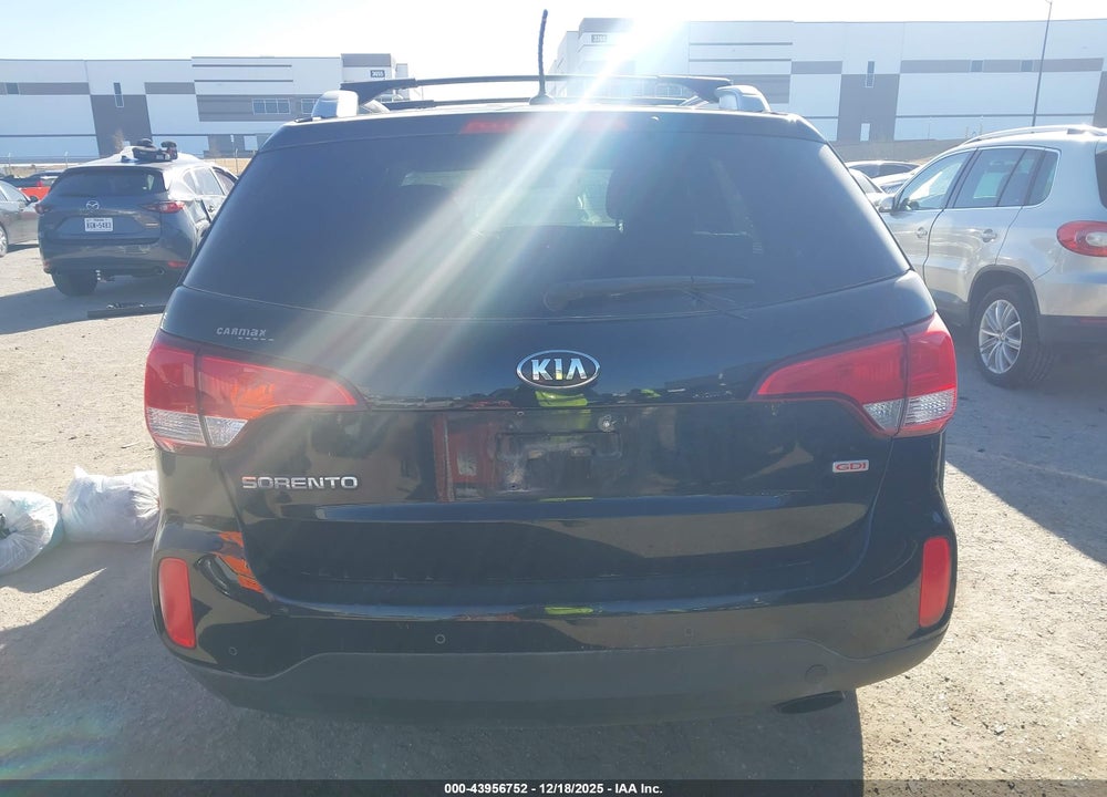 2015 KIA SORENTO LX VIN: 5XYKT4A6XFG630315