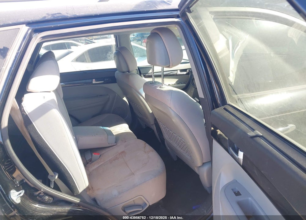 2015 KIA SORENTO LX VIN: 5XYKT4A6XFG630315
