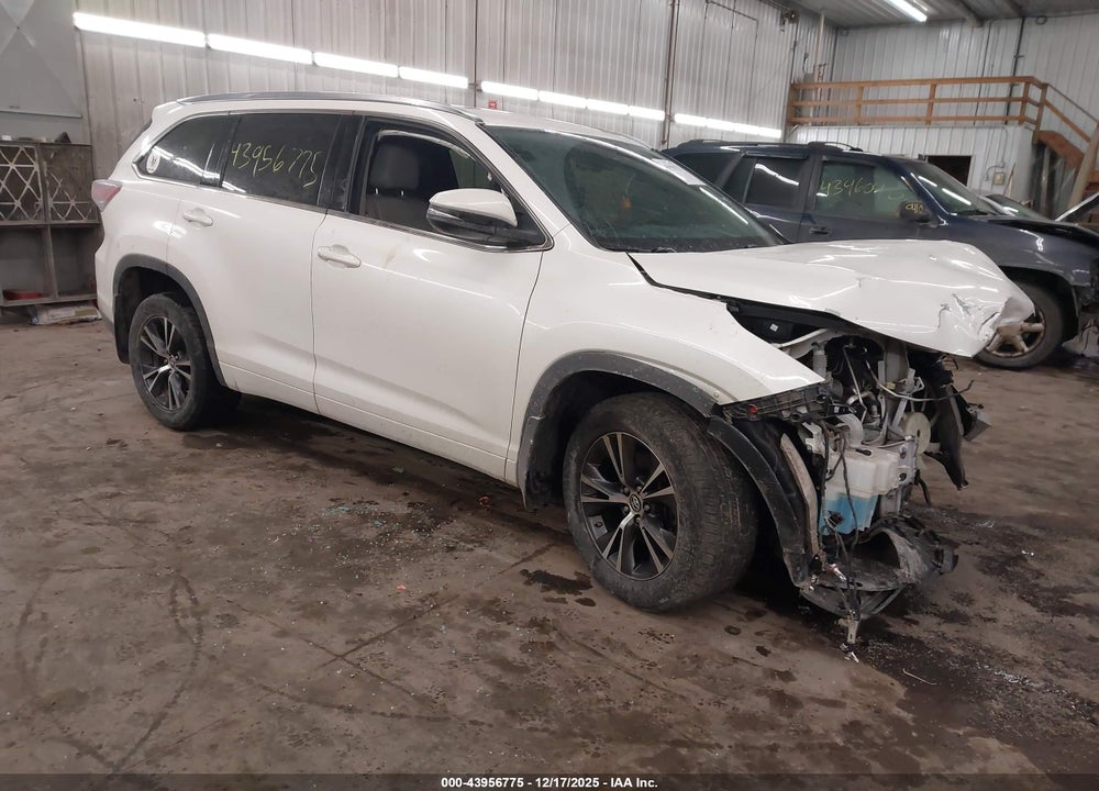 2016 TOYOTA HIGHLANDER XLE V6 VIN: 5TDJKRFH8GS338138
