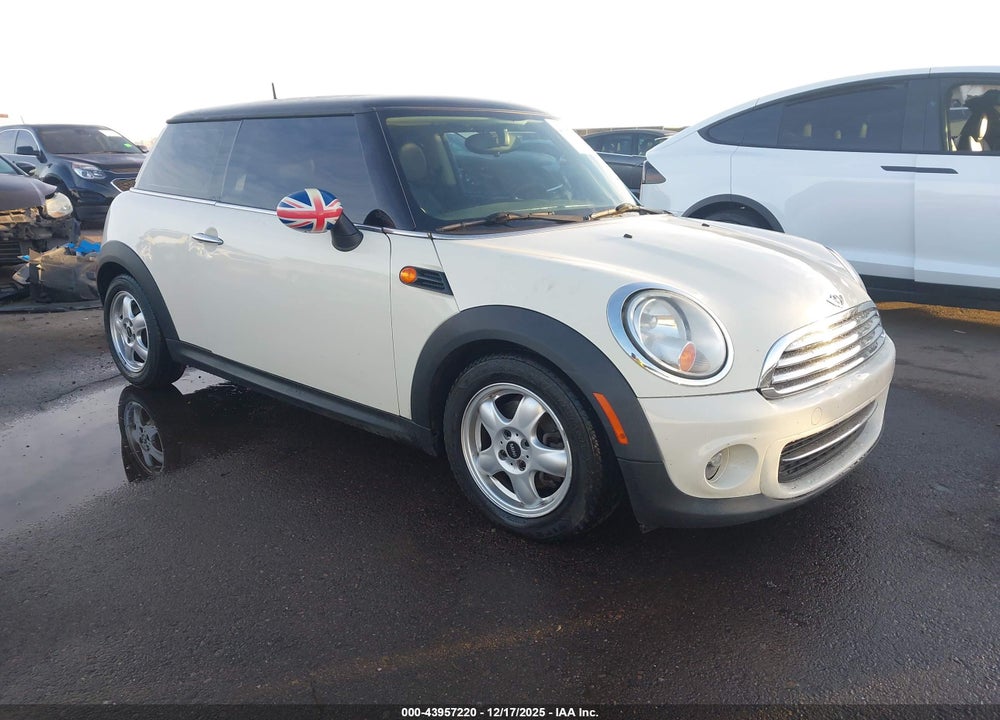 2011 MINI COOPER VIN: WMWSU3C58BT096366