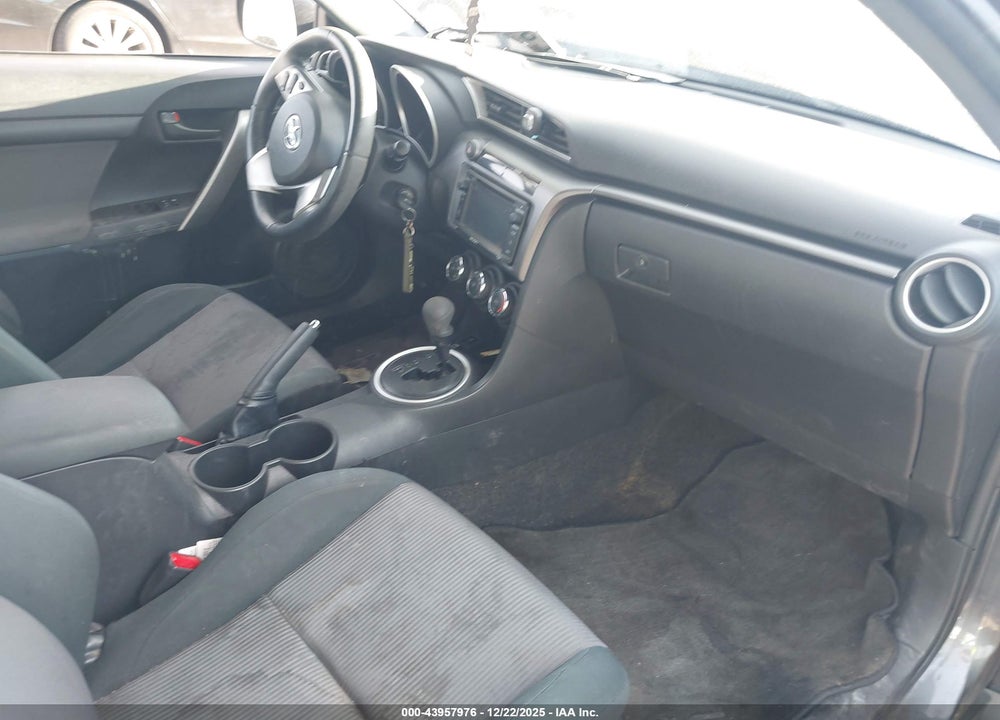 2015 SCION TC VIN: JTKJF5C72F3091555