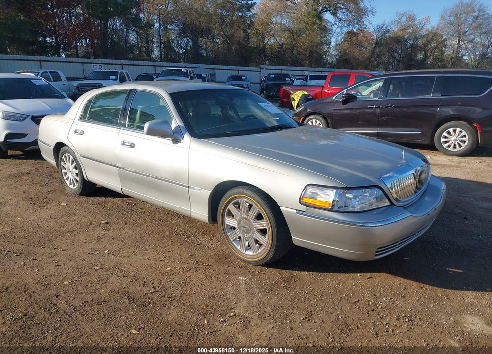 2006 LINCOLN TOWN CAR SIGNATURE VIN: 1LNHM81W46Y609784
