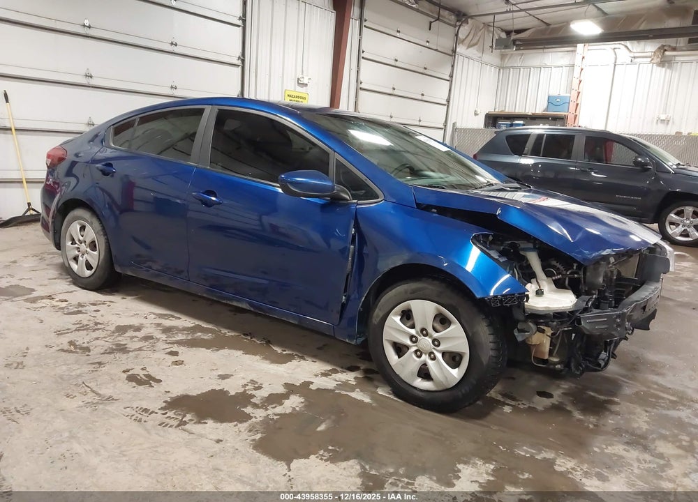 2018 KIA FORTE LX VIN: 3KPFK4A77JE272674