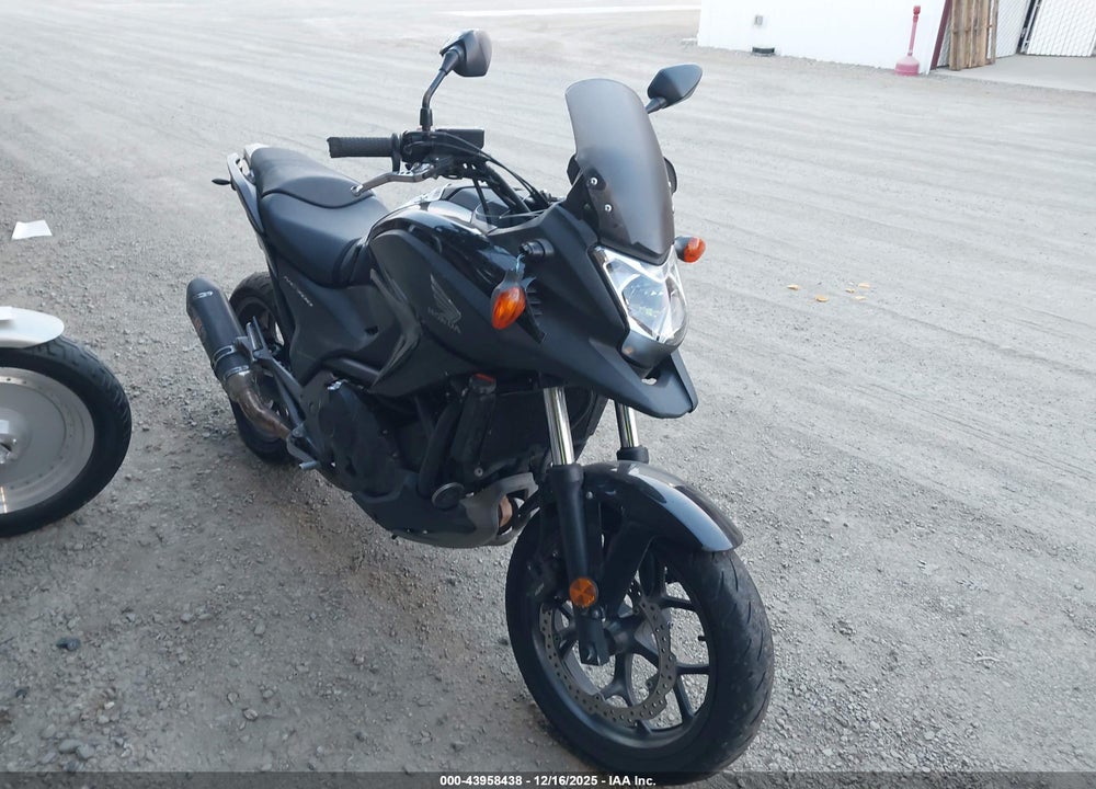 2015 HONDA NC700X VIN: JH2RC635XFK300013
