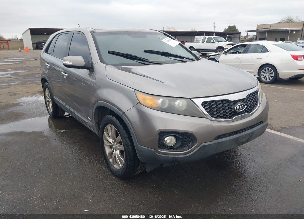2011 KIA SORENTO VIN: 5XYKUDA29BG018918