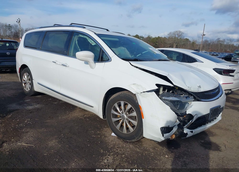 2019 CHRYSLER PACIFICA TOURING L VIN: 2C4RC1BG8KR554748