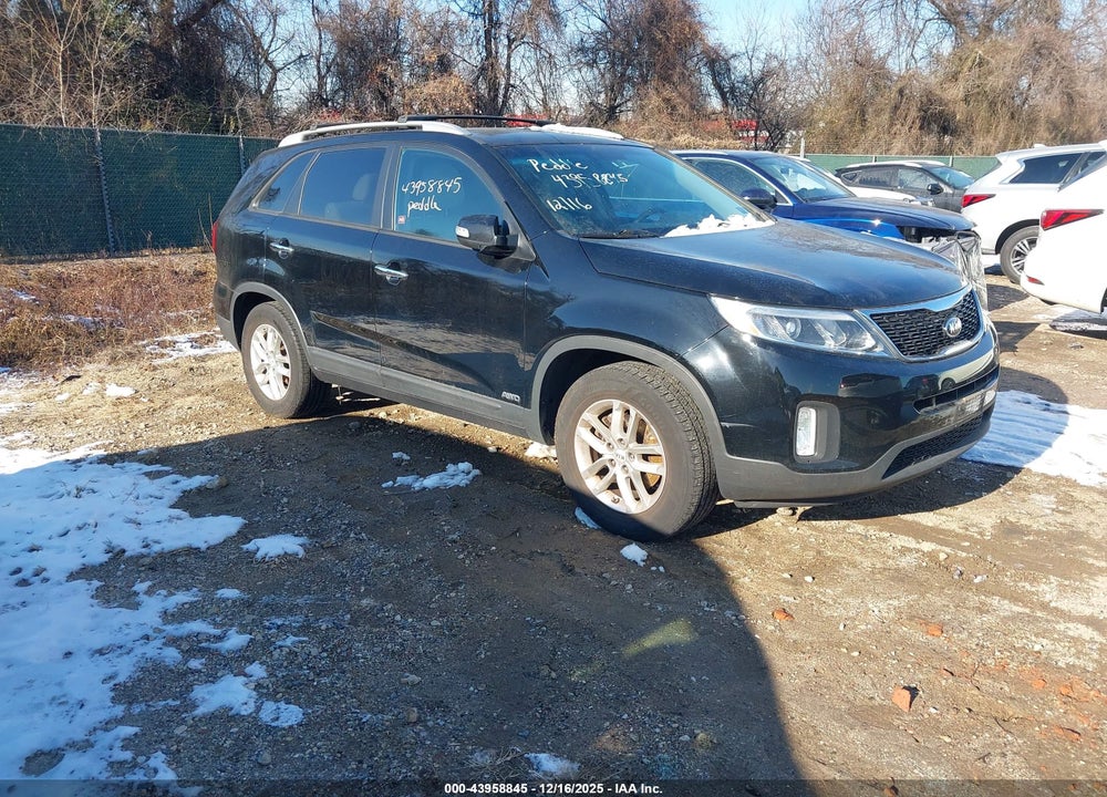 2014 KIA SORENTO LX VIN: 5XYKTDA62EG490825