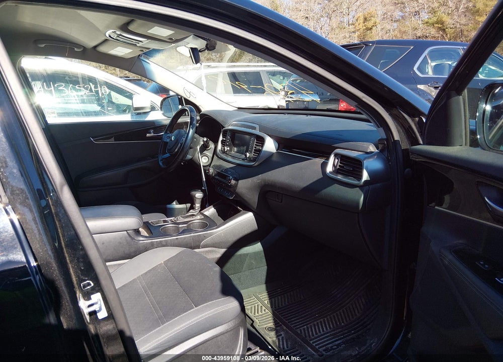 2019 KIA SORENTO 3.3L S VIN: 5XYPGDA53KG587285