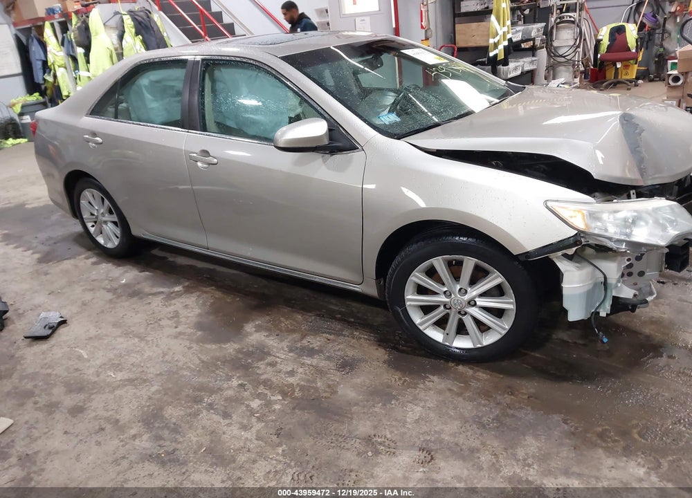 2014 TOYOTA CAMRY XLE VIN: 4T4BF1FKXER339131