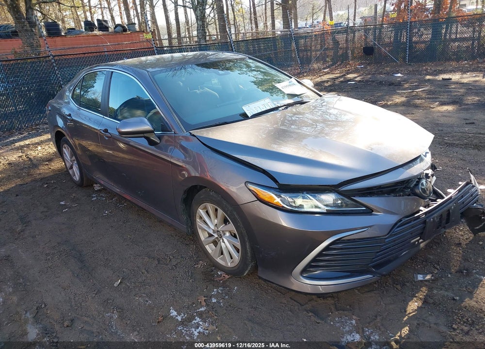 2021 TOYOTA CAMRY LE VIN: 4T1C11AK5MU604069
