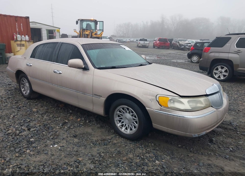1998 LINCOLN TOWN CAR SIGNATURE VIN: 1LNFM82W2WY612236