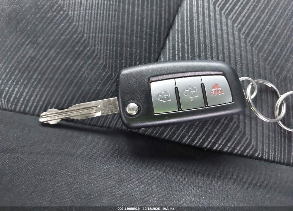 2015 NISSAN ROGUE S VIN: 5N1AT2MT4FC798727
