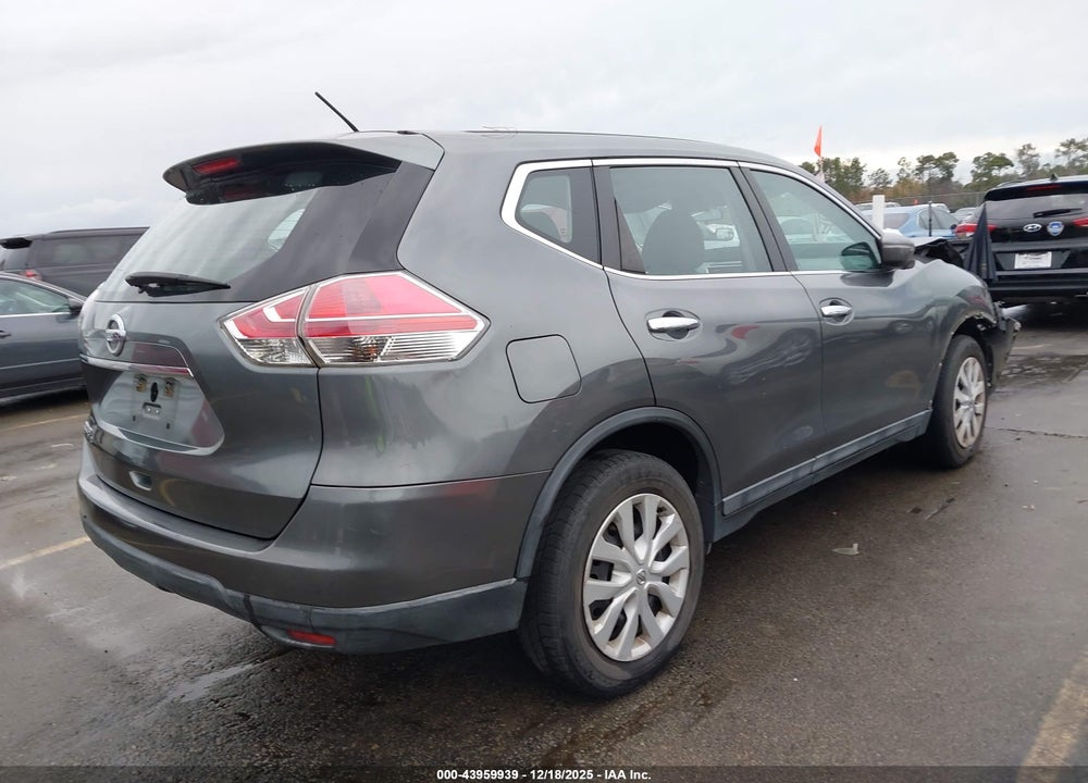 2015 NISSAN ROGUE S VIN: 5N1AT2MT4FC798727
