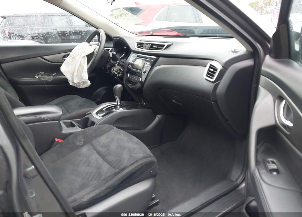 2015 NISSAN ROGUE S VIN: 5N1AT2MT4FC798727