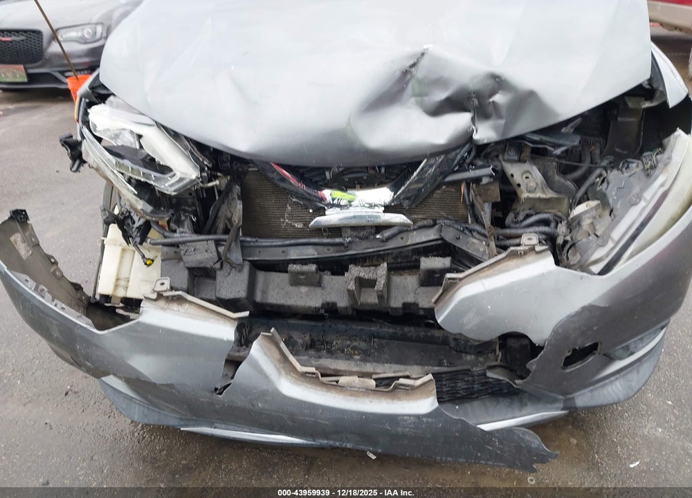 2015 NISSAN ROGUE S VIN: 5N1AT2MT4FC798727