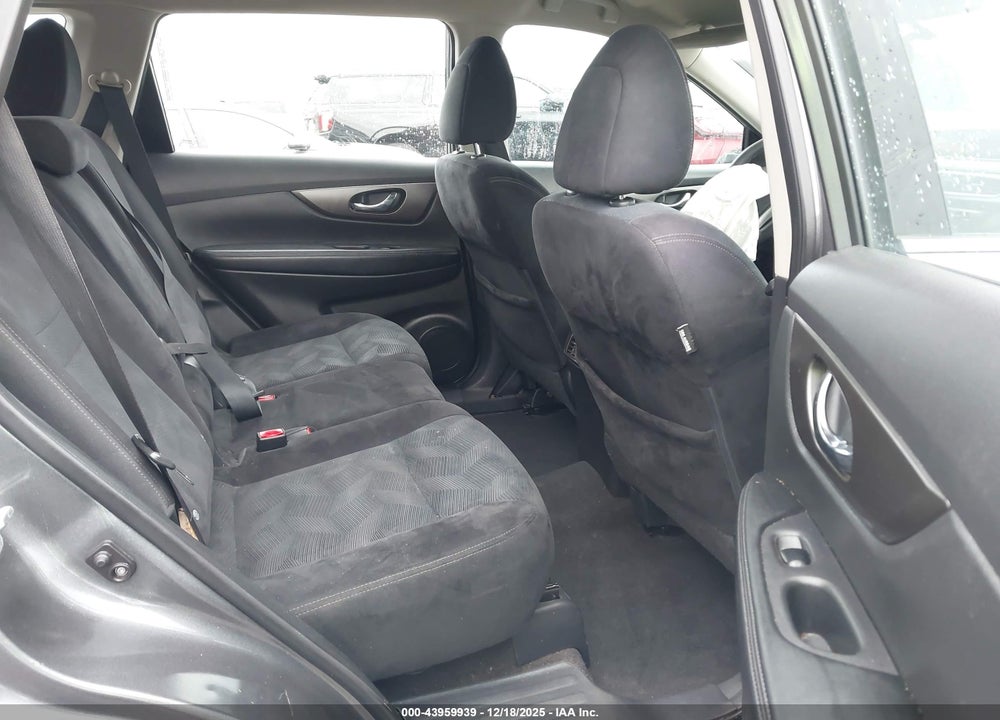 2015 NISSAN ROGUE S VIN: 5N1AT2MT4FC798727