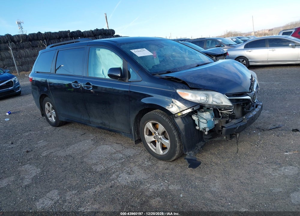 2018 TOYOTA SIENNA LE 8 PASSENGER VIN: 5TDKZ3DC6JS916913